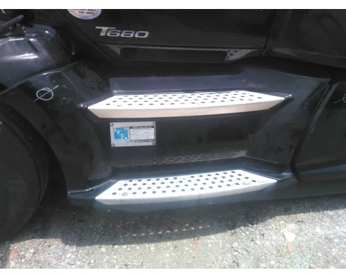 KENWORTH T680 CAB SKIRT/SIDE FAIRING