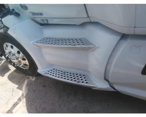 KENWORTH T680 CAB SKIRTSIDE FAIRING