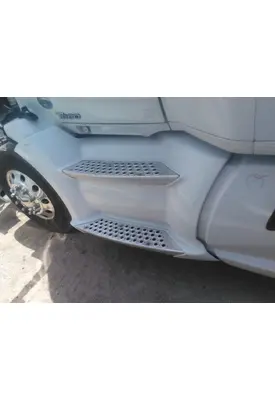 KENWORTH T680 CAB SKIRT/SIDE FAIRING