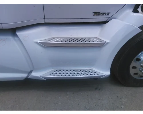 KENWORTH T680 CAB SKIRT/SIDE FAIRING
