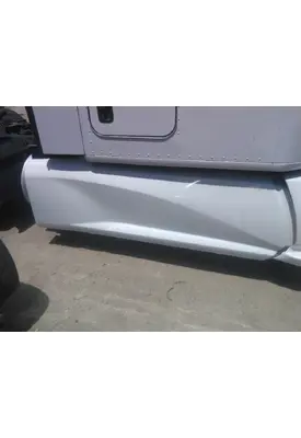 KENWORTH T680 CAB SKIRT/SIDE FAIRING