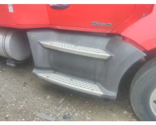 KENWORTH T680 CAB SKIRT/SIDE FAIRING
