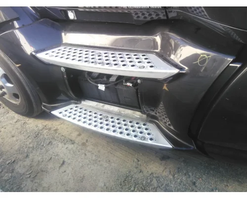 KENWORTH T680 CAB SKIRTSIDE FAIRING