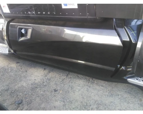KENWORTH T680 CAB SKIRT/SIDE FAIRING