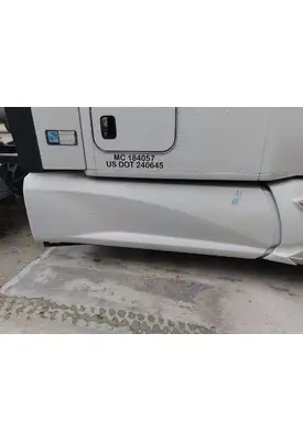 KENWORTH T680 CAB SKIRT/SIDE FAIRING