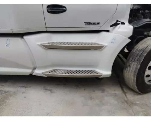 KENWORTH T680 CAB SKIRTSIDE FAIRING