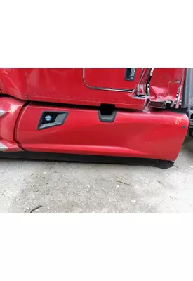 KENWORTH T680 CAB SKIRT/SIDE FAIRING