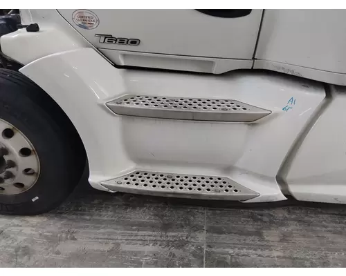 KENWORTH T680 CAB SKIRTSIDE FAIRING