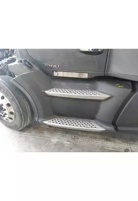 KENWORTH T680 CAB SKIRT/SIDE FAIRING