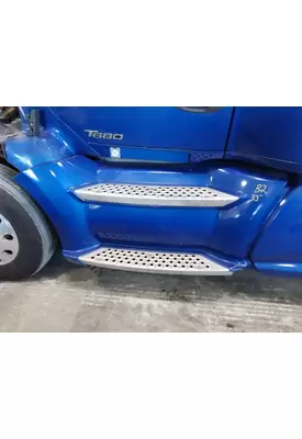 KENWORTH T680 CAB SKIRT/SIDE FAIRING
