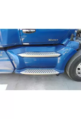 KENWORTH T680 CAB SKIRT/SIDE FAIRING