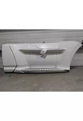 KENWORTH T680 CAB SKIRT/SIDE FAIRING