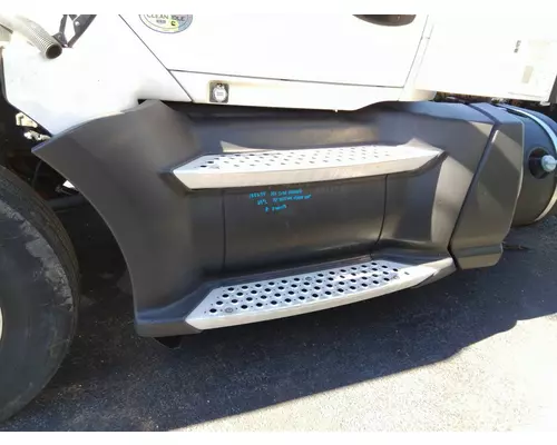 KENWORTH T680 CAB SKIRTSIDE FAIRING
