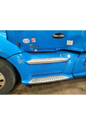 KENWORTH T680 CAB SKIRT/SIDE FAIRING