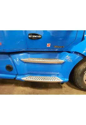 KENWORTH T680 CAB SKIRT/SIDE FAIRING