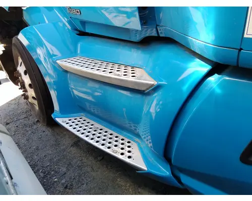 KENWORTH T680 CAB SKIRTSIDE FAIRING