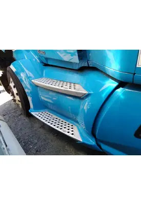 KENWORTH T680 CAB SKIRT/SIDE FAIRING