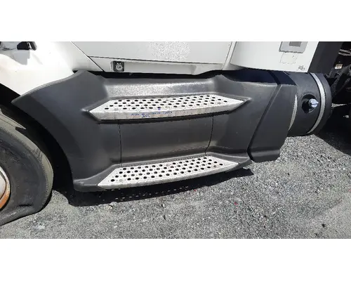 KENWORTH T680 CAB SKIRTSIDE FAIRING