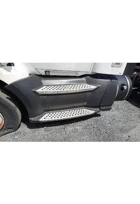 KENWORTH T680 CAB SKIRT/SIDE FAIRING