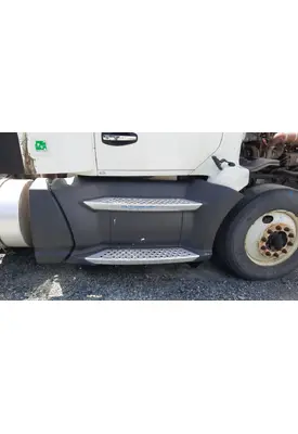 KENWORTH T680 CAB SKIRT/SIDE FAIRING