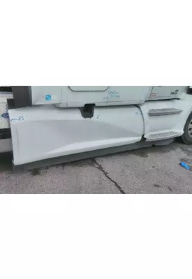 KENWORTH T680 CAB SKIRT/SIDE FAIRING