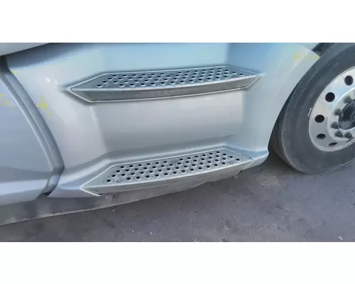KENWORTH T680 CAB SKIRTSIDE FAIRING