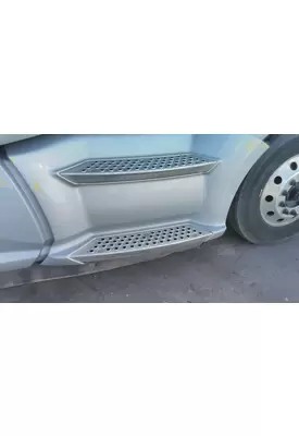 KENWORTH T680 CAB SKIRT/SIDE FAIRING
