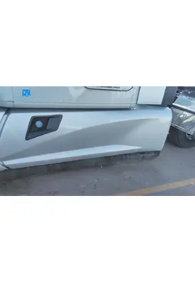 KENWORTH T680 CAB SKIRT/SIDE FAIRING