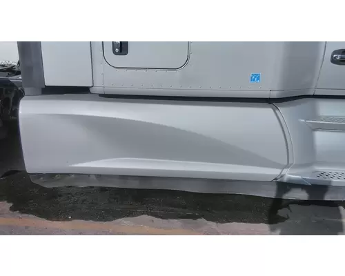 KENWORTH T680 CAB SKIRTSIDE FAIRING
