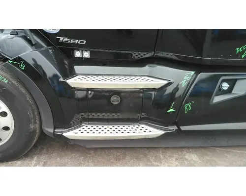 KENWORTH T680 CAB SKIRTSIDE FAIRING