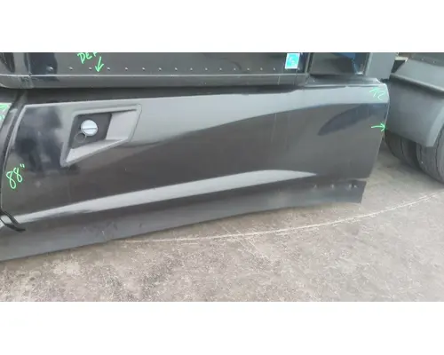 KENWORTH T680 CAB SKIRTSIDE FAIRING