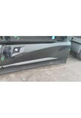 KENWORTH T680 CAB SKIRT/SIDE FAIRING