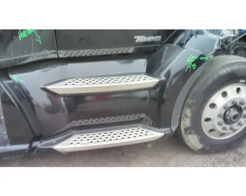 KENWORTH T680 CAB SKIRTSIDE FAIRING