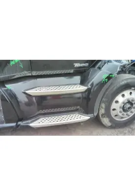 KENWORTH T680 CAB SKIRT/SIDE FAIRING