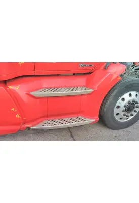KENWORTH T680 CAB SKIRT/SIDE FAIRING