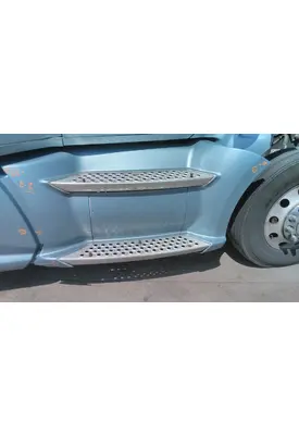KENWORTH T680 CAB SKIRT/SIDE FAIRING