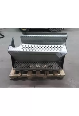 KENWORTH T680 CAB STEP