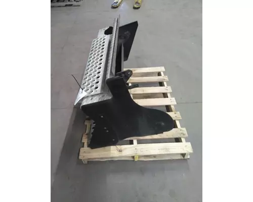 KENWORTH T680 CAB STEP