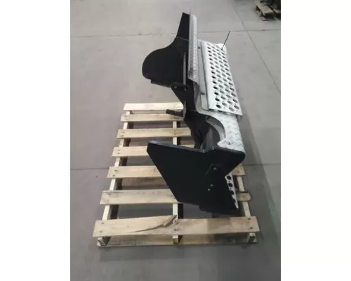 KENWORTH T680 CAB STEP