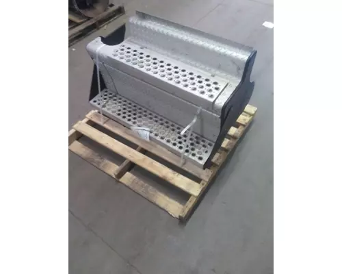 KENWORTH T680 CAB STEP