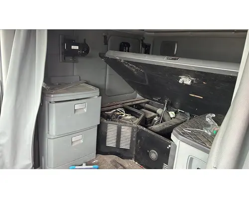 KENWORTH T680 CAB