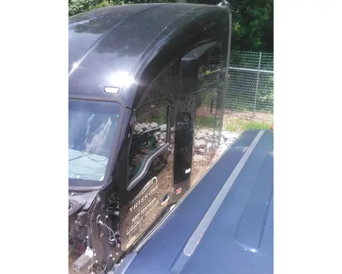 KENWORTH T680 CAB