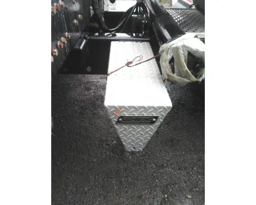 KENWORTH T680 CHAIN HANGER