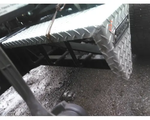 KENWORTH T680 CHAIN HANGER