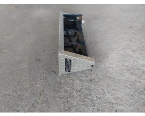 KENWORTH T680 CHAIN HANGER