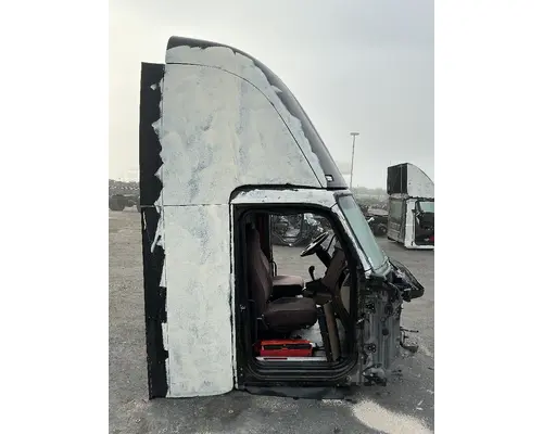 KENWORTH T680 Cab Assembly