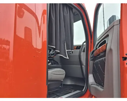 KENWORTH T680 Cab Assembly