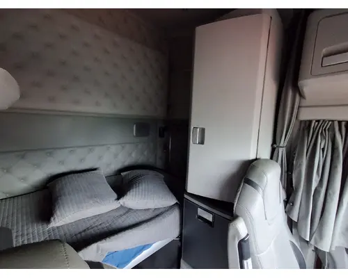 KENWORTH T680 Cab Assembly