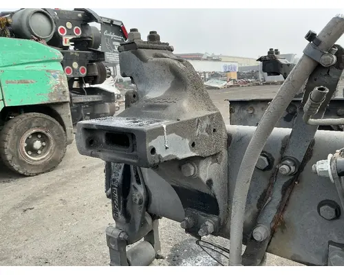 KENWORTH T680 Cab Mount Bracket