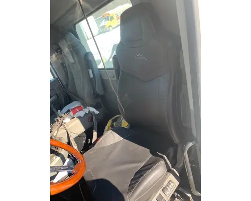 KENWORTH T680 Cab Mount